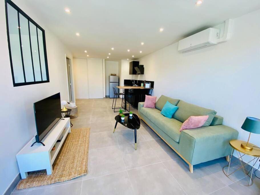 "Royal" Magnifique Appartement Avec Vue Sur Le Cadre Royal Sete Exterior photo